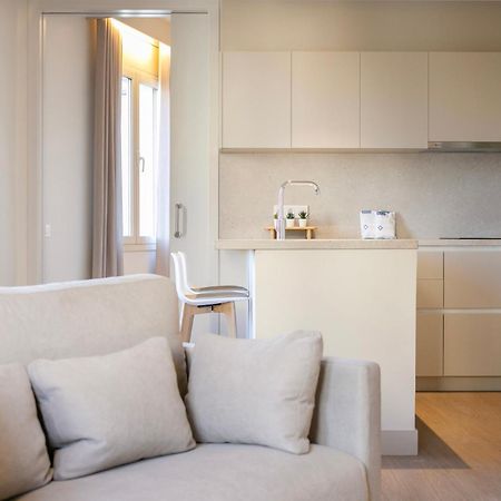 Fisa Rentals Ramblas Apartments Барселона Экстерьер фото
