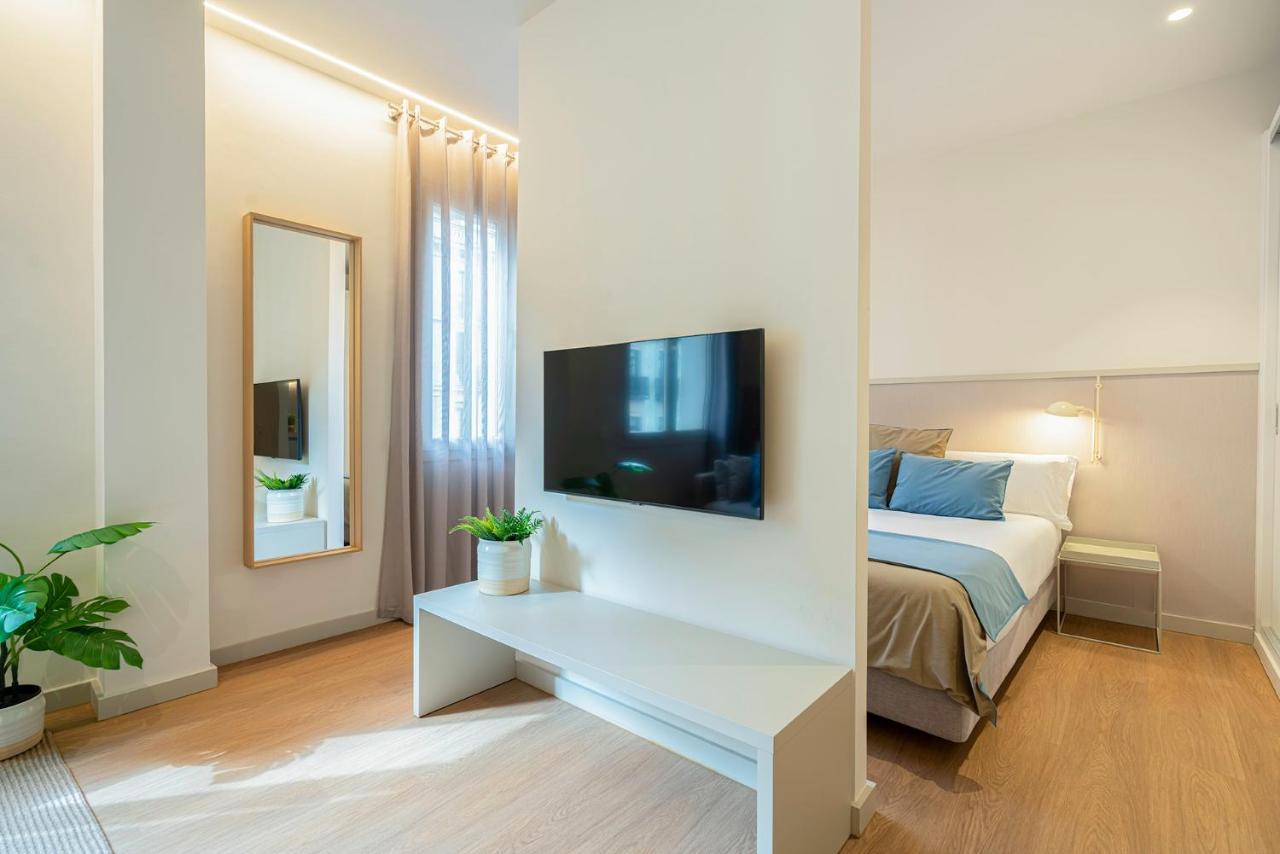 Fisa Rentals Ramblas Apartments Барселона Экстерьер фото