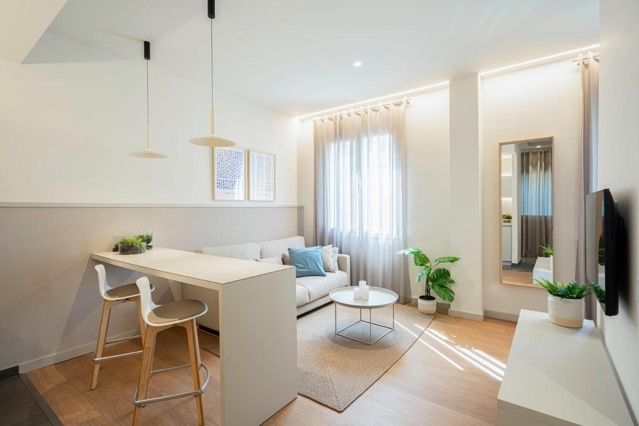 Fisa Rentals Ramblas Apartments Барселона Экстерьер фото