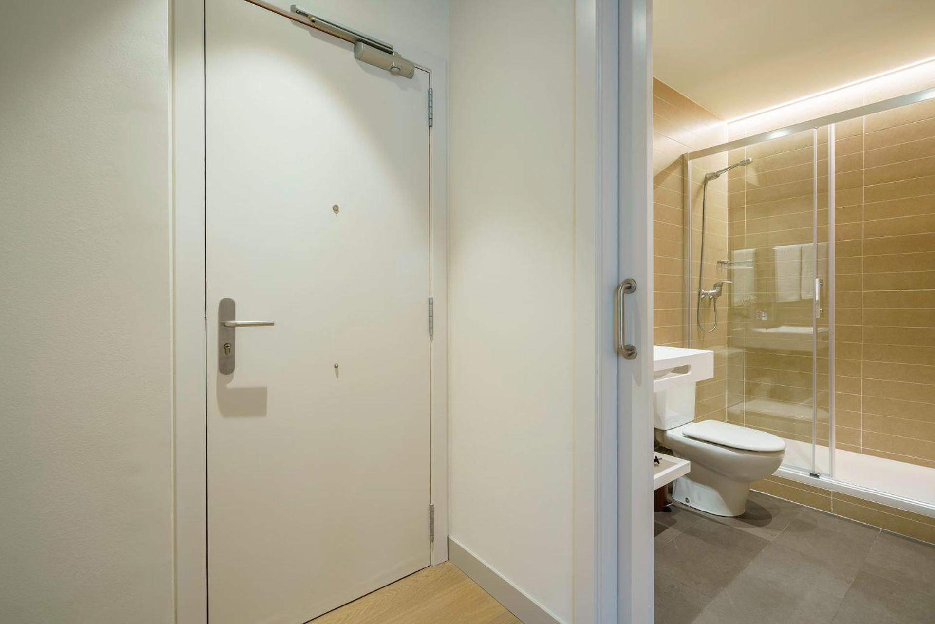 Fisa Rentals Ramblas Apartments Барселона Экстерьер фото