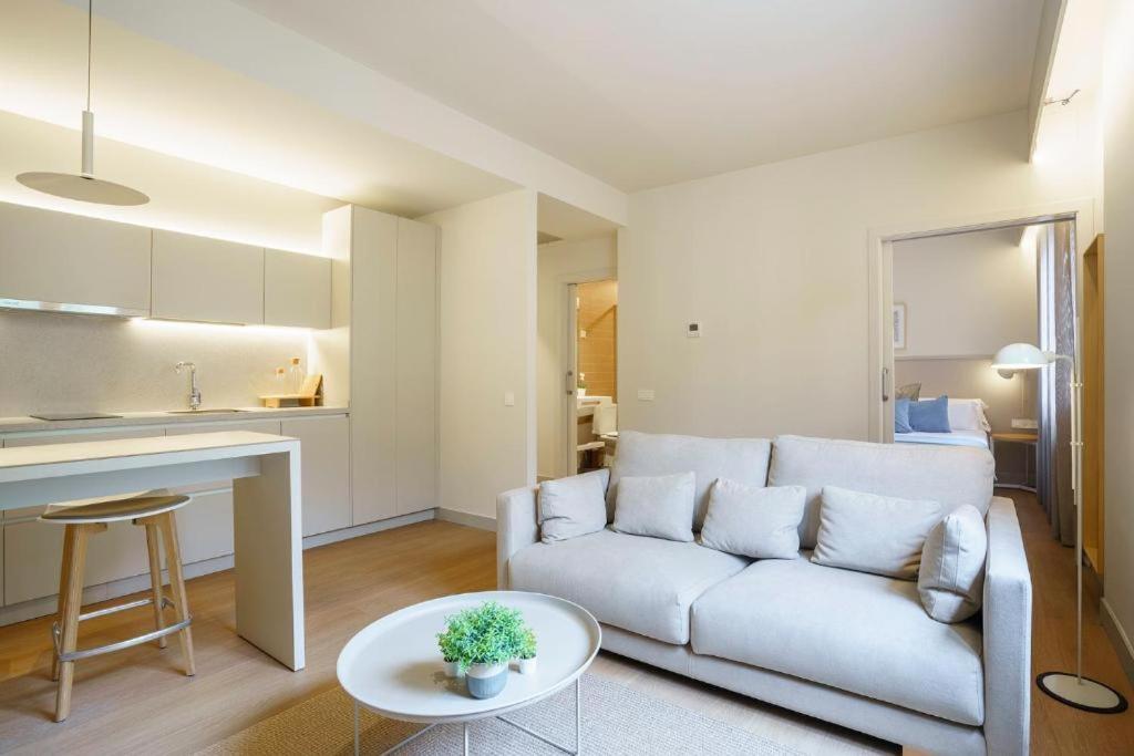 Fisa Rentals Ramblas Apartments Барселона Экстерьер фото