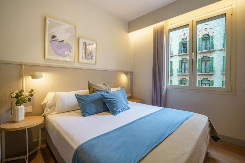 Fisa Rentals Ramblas Apartments Барселона Экстерьер фото