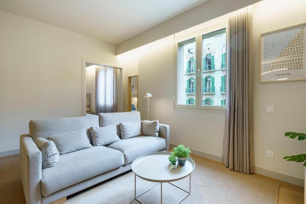 Fisa Rentals Ramblas Apartments Барселона Экстерьер фото