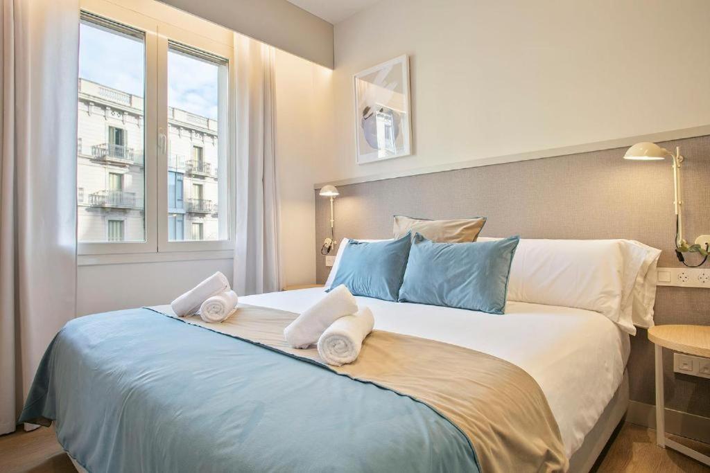 Fisa Rentals Ramblas Apartments Барселона Экстерьер фото