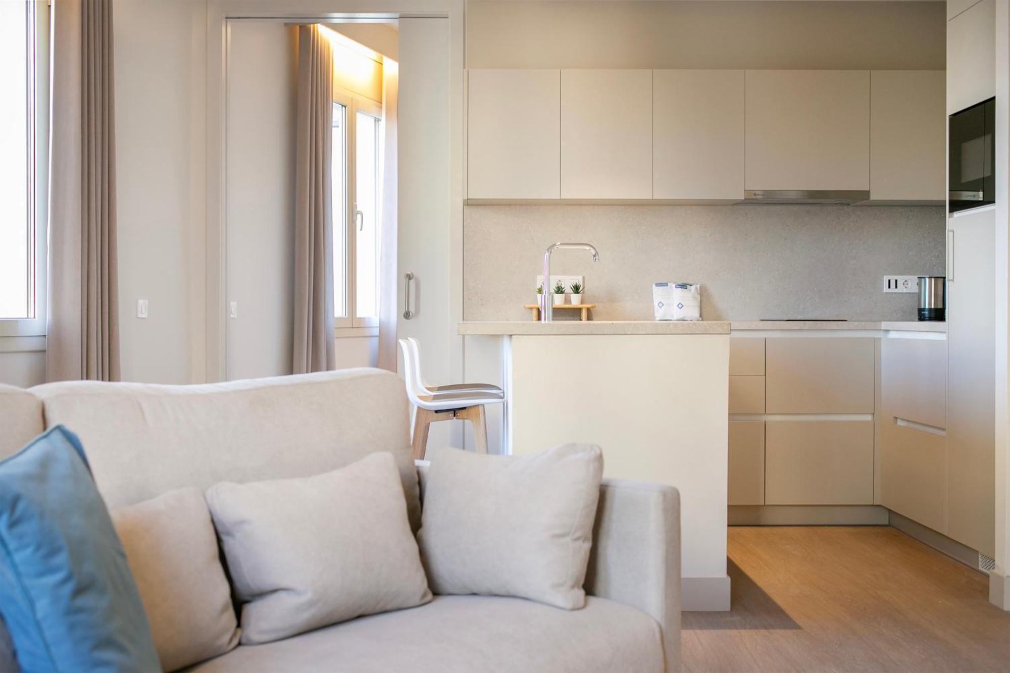 Fisa Rentals Ramblas Apartments Барселона Экстерьер фото