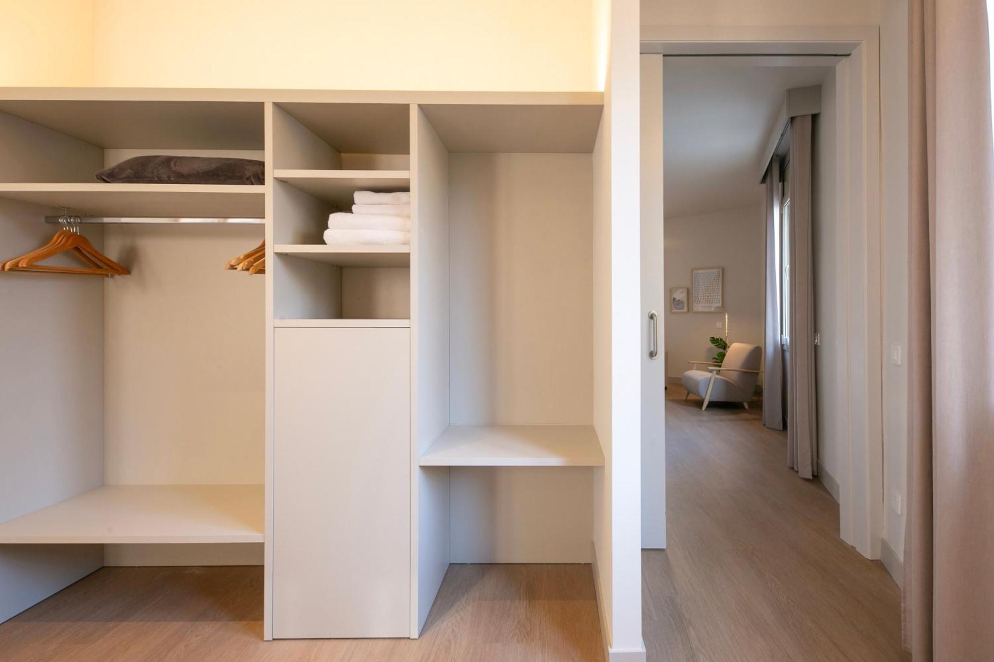 Fisa Rentals Ramblas Apartments Барселона Экстерьер фото